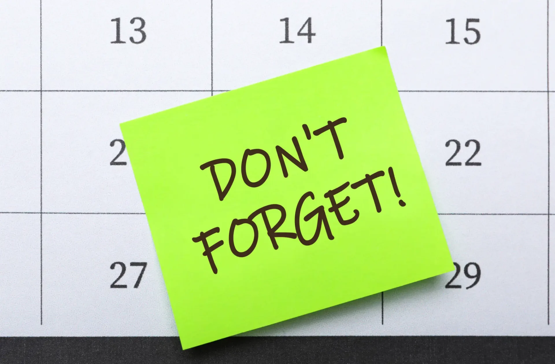 Green sticky note on calendar: "Don't Forget!